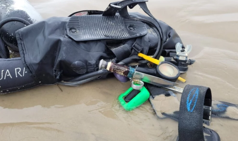 CADÁVER COM ROUPA DE MERGULHO E CILINDRO ENCONTRADO NA BEIRA DA PRAIA EM ARROIO DO SAL